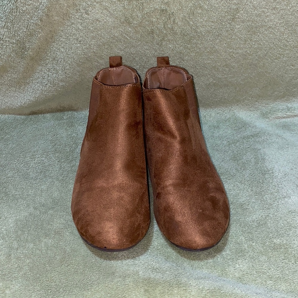 Size 9 women’s brown boots